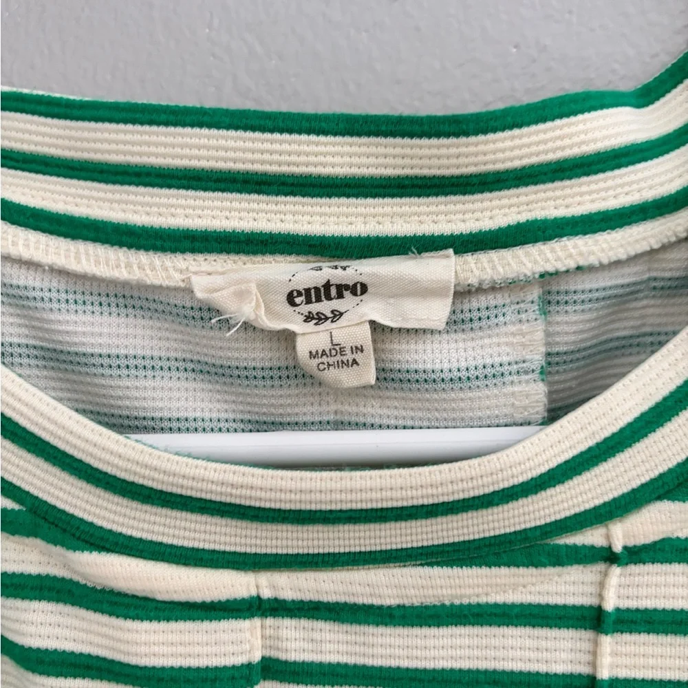 Entro Blouse with Classic Crew Neck - Picture 3 of 5